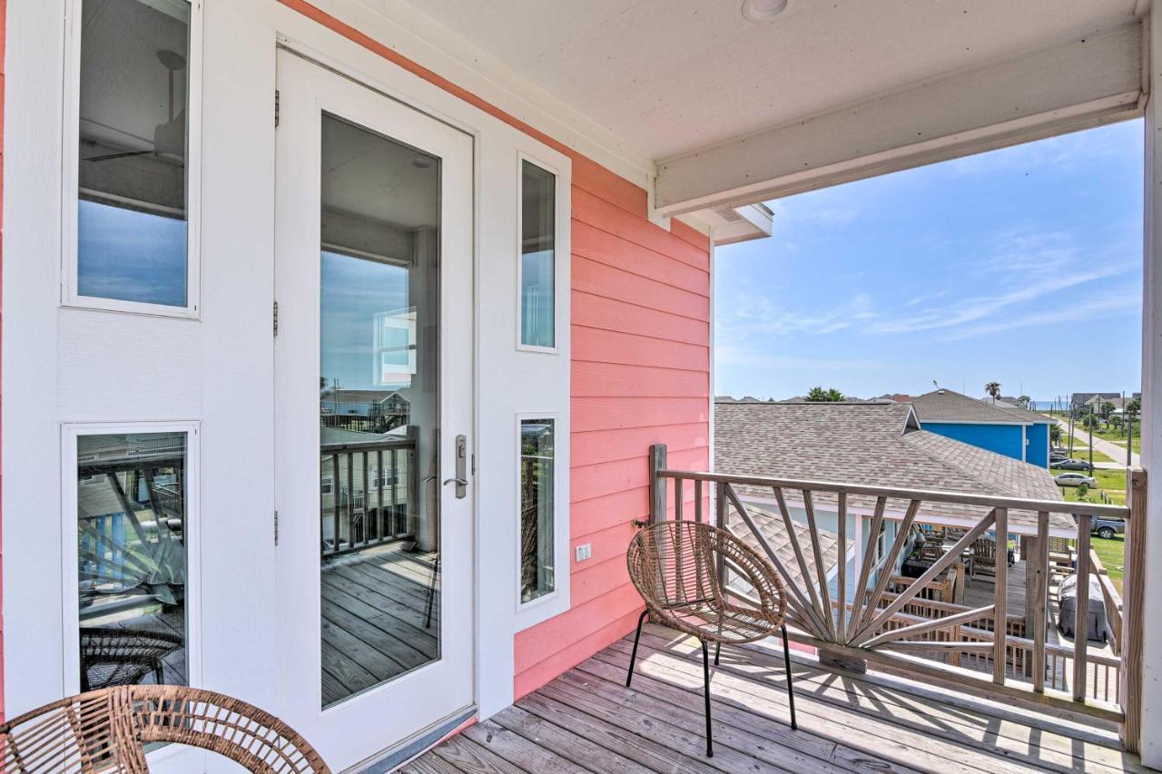 Chic Crystal Beach Escape With Deck - Walk To Beach! Bolivar Peninsula Exterior photo