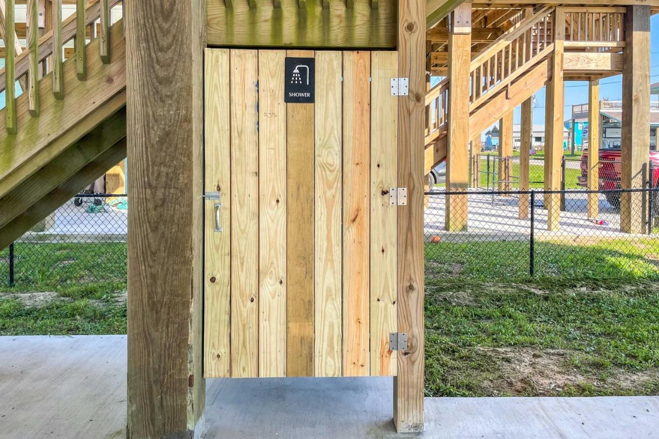 Chic Crystal Beach Escape With Deck - Walk To Beach! Bolivar Peninsula Exterior photo