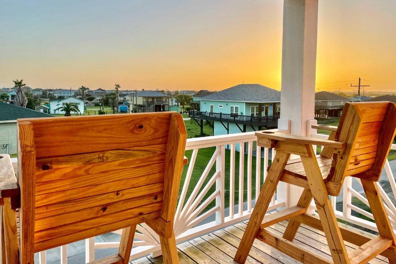 Chic Crystal Beach Escape With Deck - Walk To Beach! Bolivar Peninsula Exterior photo